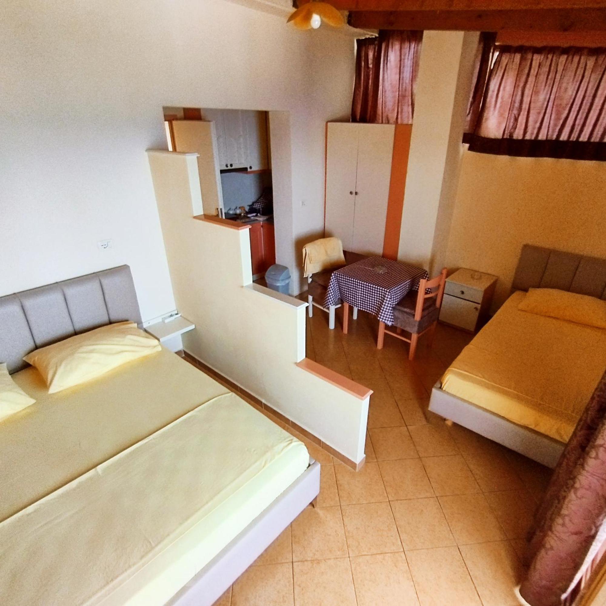 Mejdi Apartments Sarandë 객실 사진